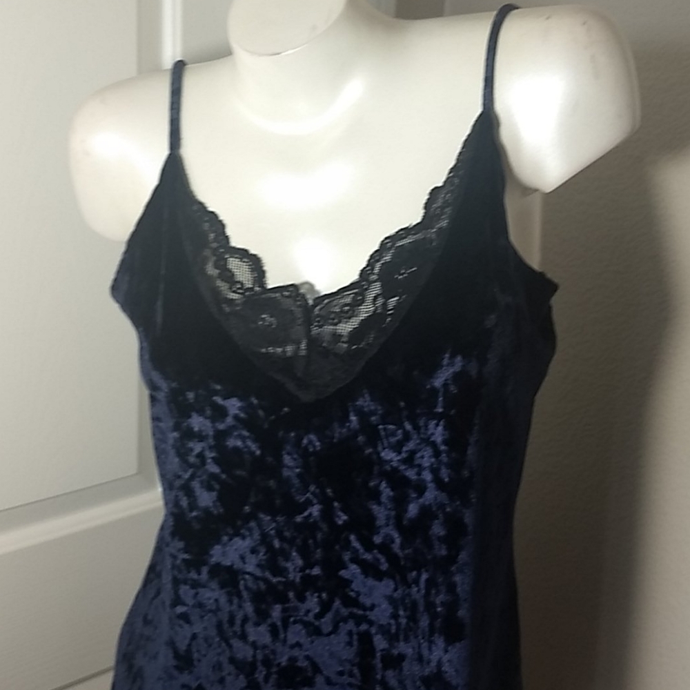 Socialite Shell - Picture 2 of 4
